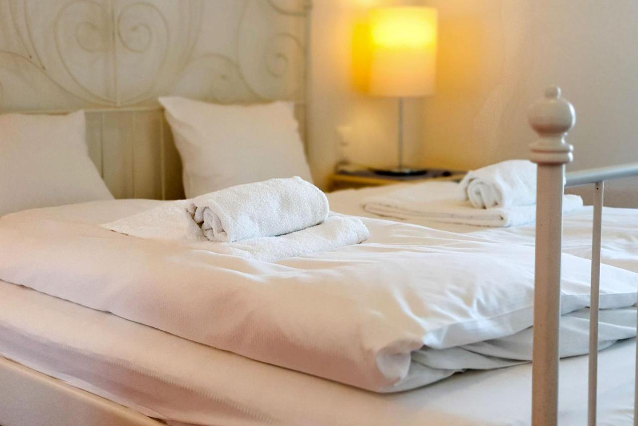 Residenza Vivian Deluxe Apartments Локарно Екстериор снимка