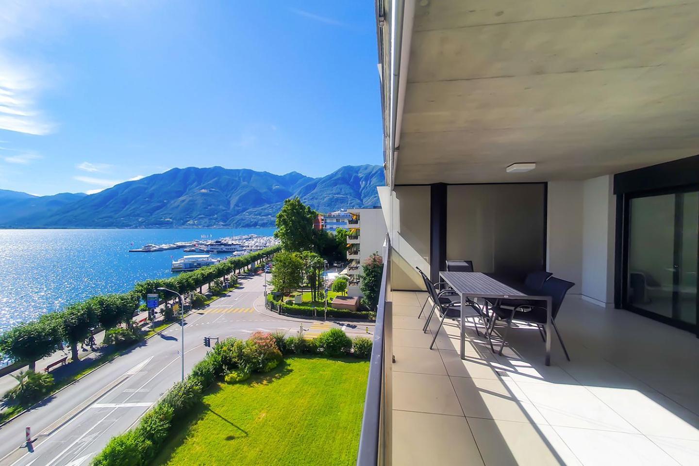 Residenza Vivian Deluxe Apartments Локарно Екстериор снимка