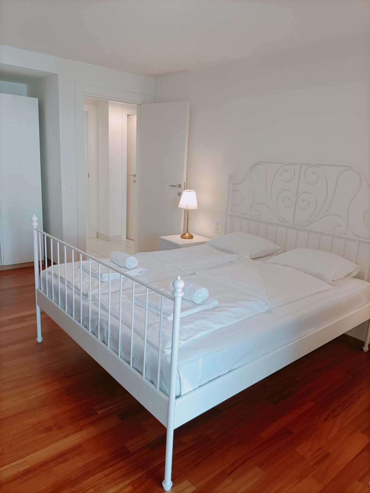 Residenza Vivian Deluxe Apartments Локарно Екстериор снимка